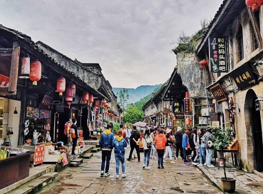 古怪巫师逃离村庄